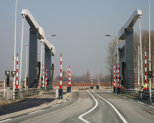 Bruggen en slagbomen.jpg