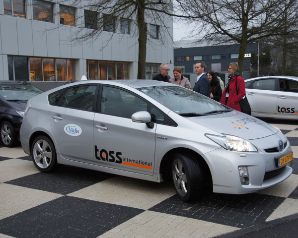 3 Coöperatief voertuig met Vialis logo DSC04935 (3).JPG